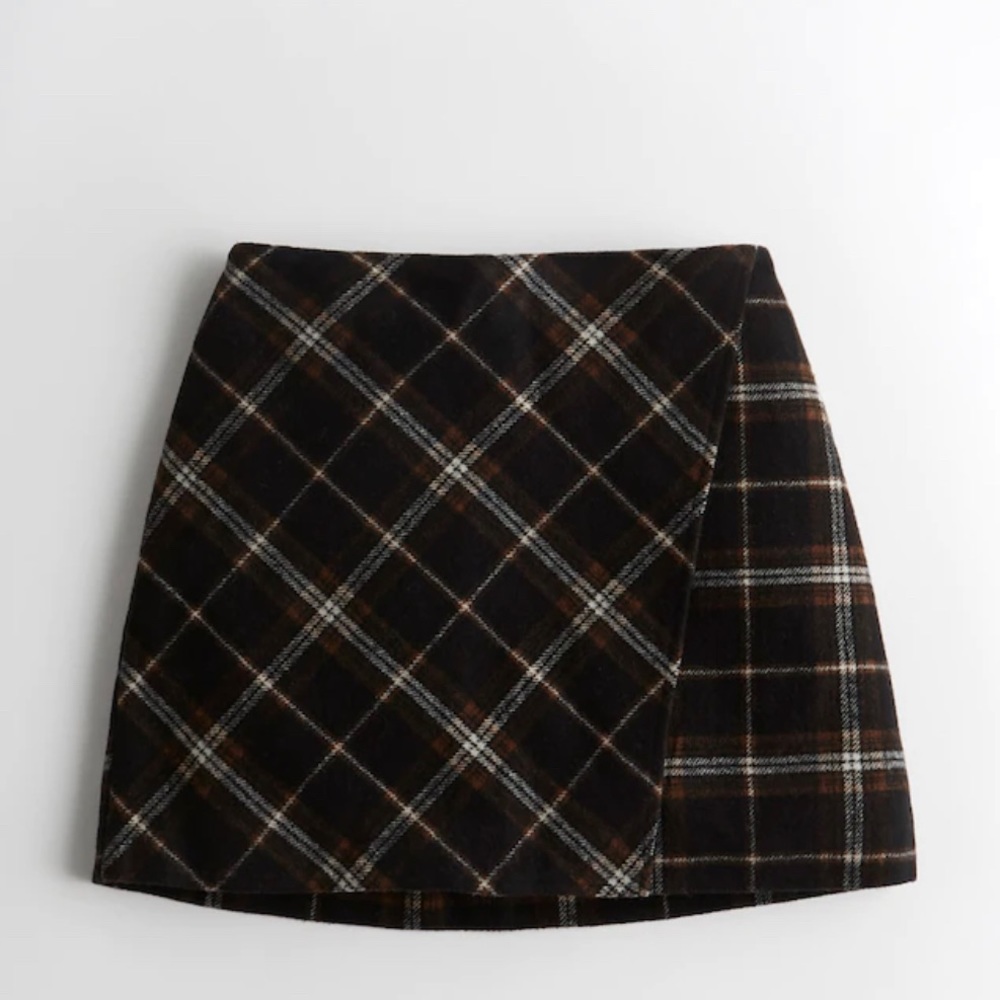 Hollister ULTRA HIGH-RISE PLAID MINI SKIRT, NWOT, size medium